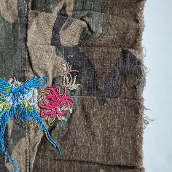 Zoey Beth Embroidered Camo Frayed Hem Pleated Grommet Mini Skirt M Green Y2K - Picture 8 of 16